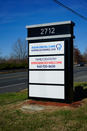 alt="Photo of medical monument sign with various tenant panels located in Stafford, Virginia"