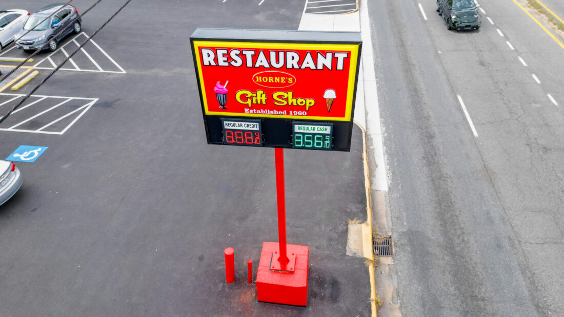 A pylon sign for Horne's Gift Shop, created by Distinct Sign Solutions (DSS).