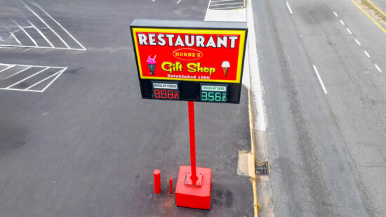 A pylon sign for Horne's Gift Shop, created by Distinct Sign Solutions (DSS).
