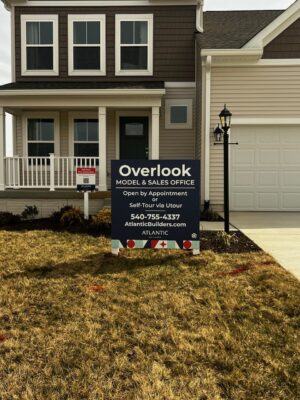 A real estate post and panel sign for Atlantic Builders’ “Overlook” model home and sale office, created by Distinct Sign Solutions in Fredericksburg, VA.