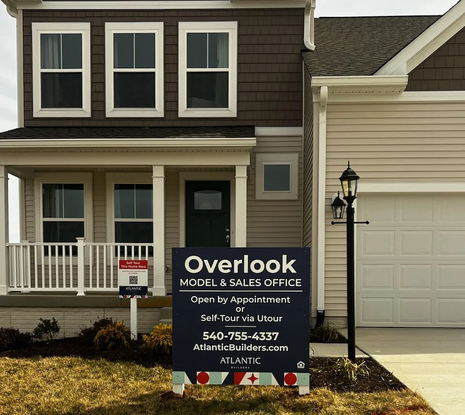 A real estate post and panel sign for Atlantic Builders’ “Overlook” model home and sale office, created by Distinct Sign Solutions in Fredericksburg, VA.