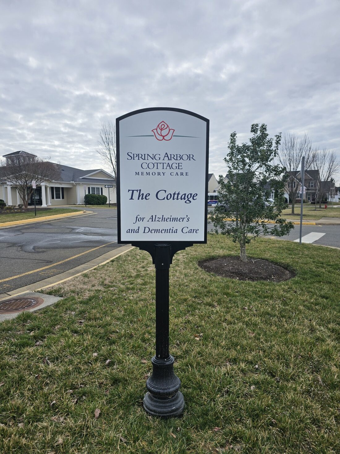 alt="Photo of White and Blue Directional Way-finding sign on ornamental black post located in Spotsylvania, Virginia"