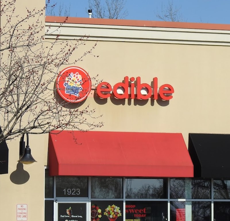 Photo of channel letter sign for edible arrangements, located in Fredericksburg, VA. Sign was installed by Distinct Sign Solutions in Fredericksburg, VA