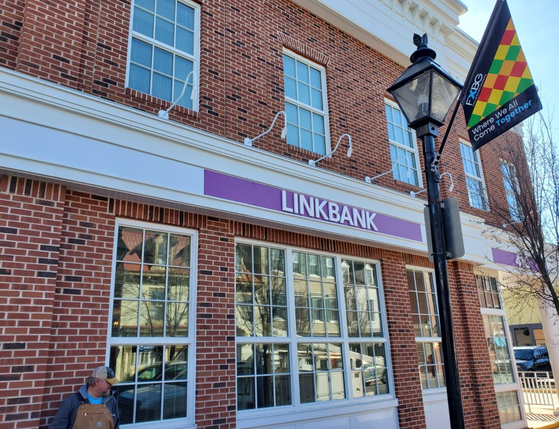 Photo of entrance signs for LinkBank in Fredericksburg, VA. Signs were installed by Distinct Sign Solutions in Fredericksburg, VA