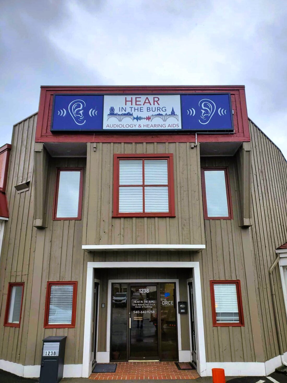 Photo of illuminated sign cabinet for audiologist in Fredericksburg, VA. Sign was manufactured & installed by Distinct Sign Solutions in Fredericksburg, VA