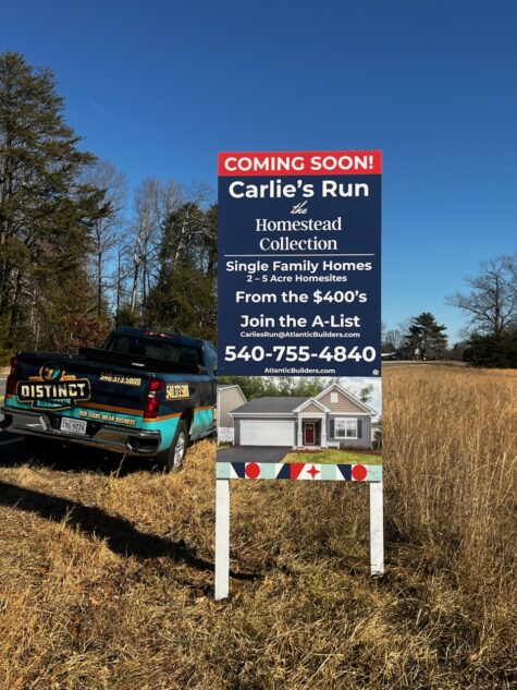 Photo of large post & panel sign for Atlantic Builders in large field in Mineral VA. Sign was manufactured & installed by Distinct Sign Solutions in Fredericksburg, VA.