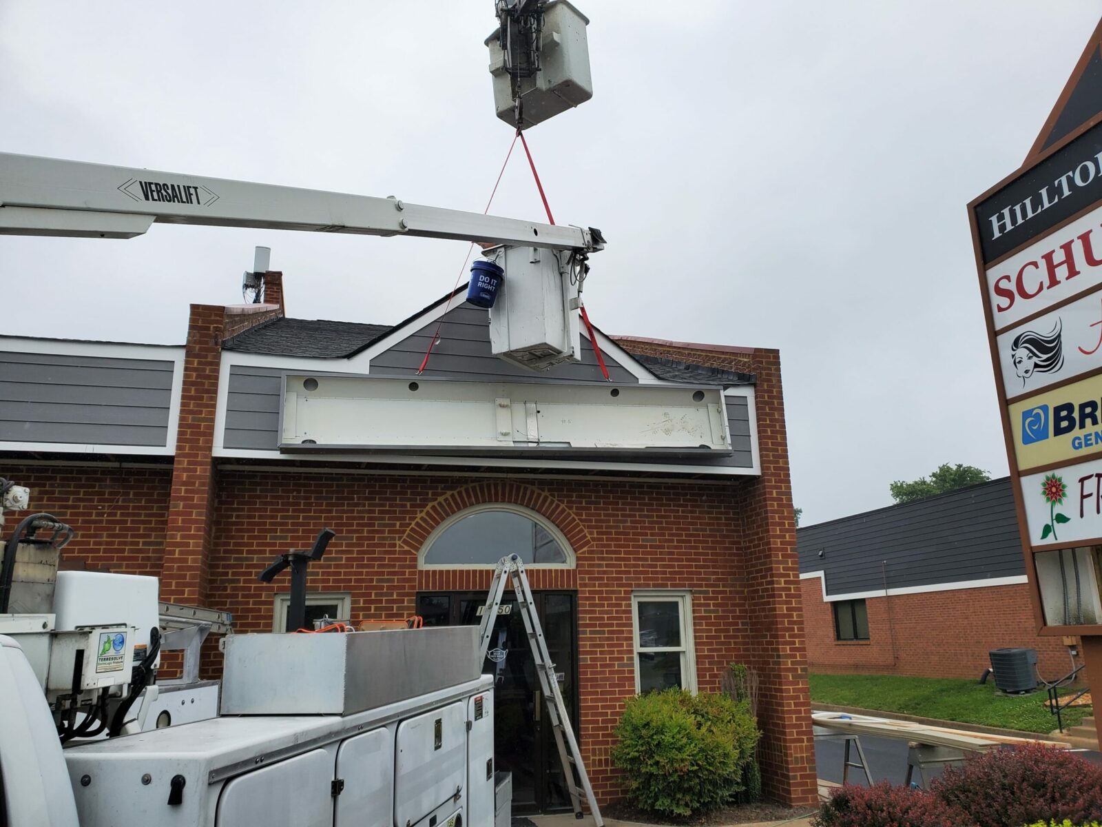 Hilltop Plaza partnered with Distinct Sign Solutions for sign repair and sign removal installation in Spotsylvania.