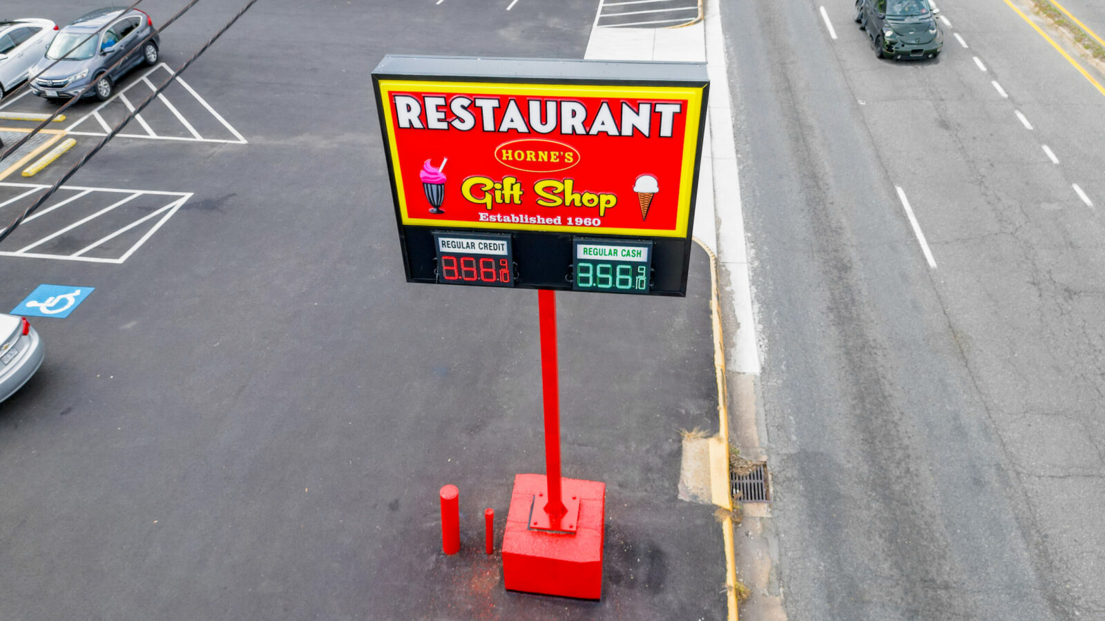 Horne's Restaurant partnered with Distinct Sign Solutions for Pylon sign in Port Royal.