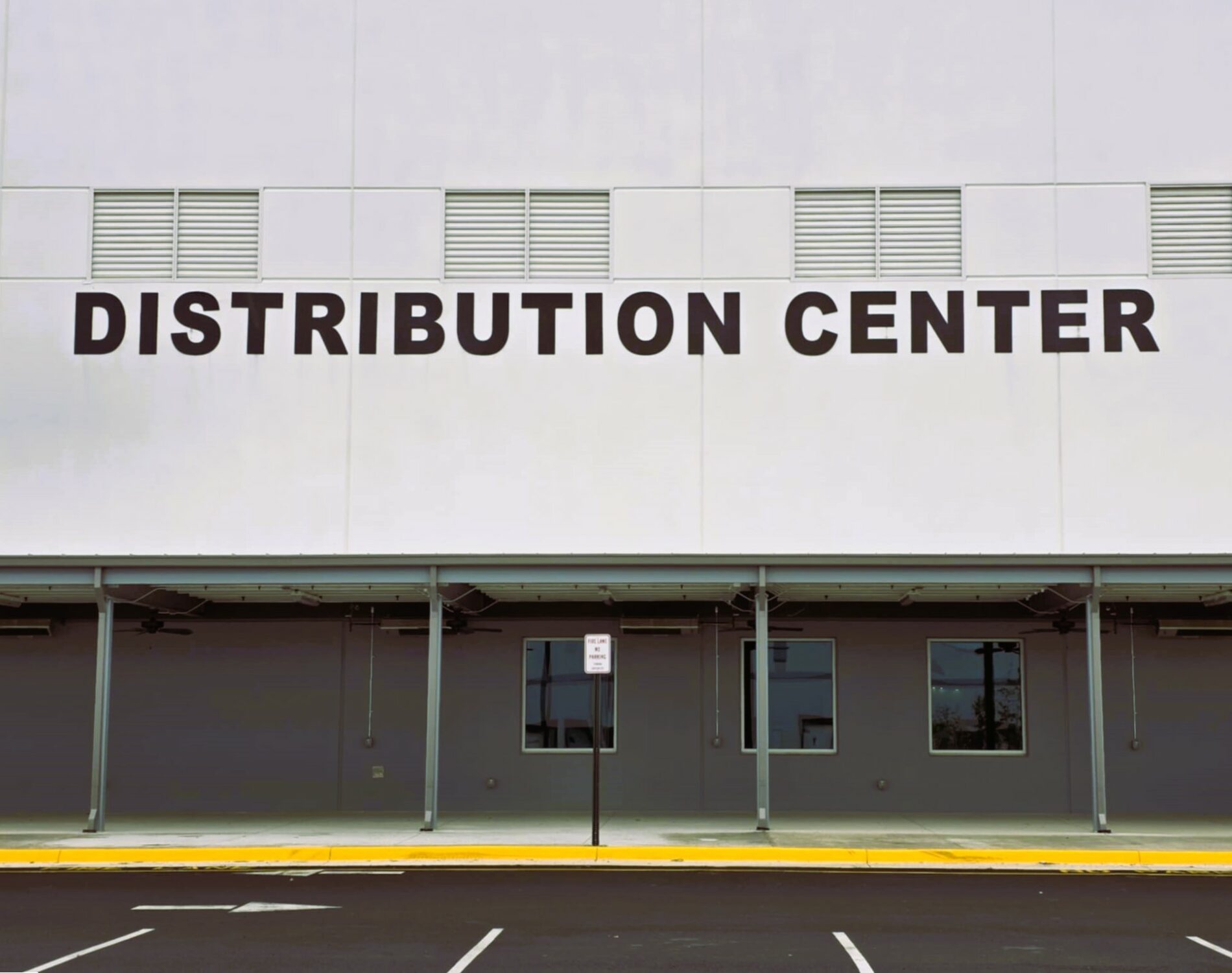 O'Reilly Auto Parts Distribution Center partnered with Distinct Sign Solutions for Wayfinding signage in Stafford.