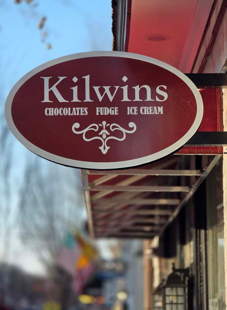 Kilwins Ice Cream partnered with Distinct Sign Solutions for Blade sign in Fredericksburg.