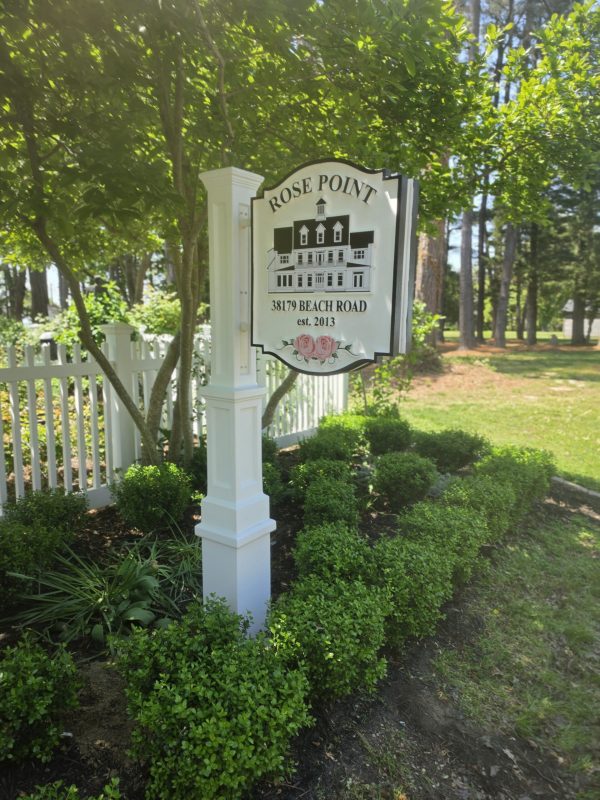 The Rose Geek’s monument sign