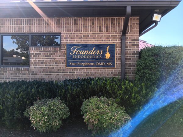 Founders Endodontics’s business signs
