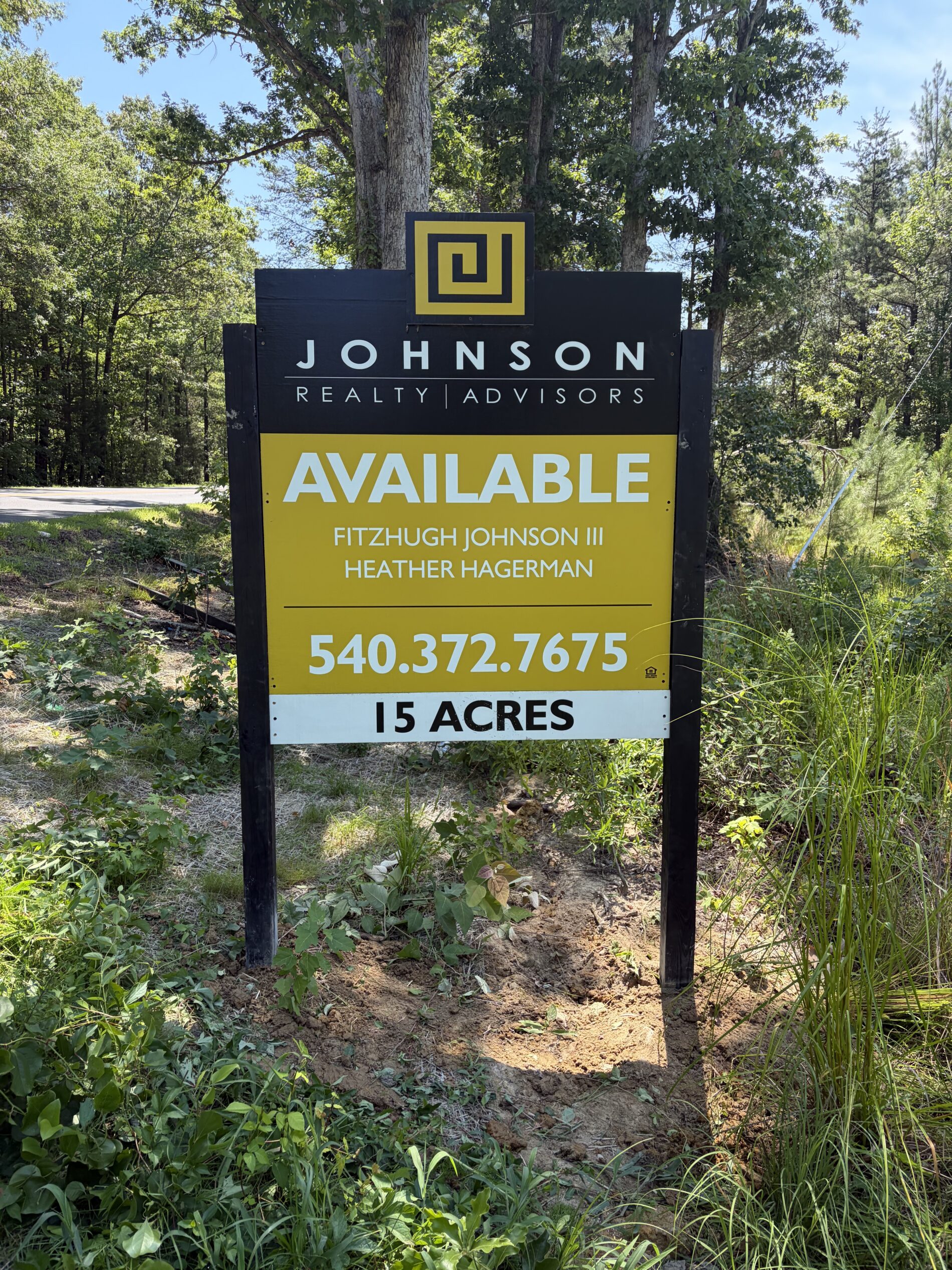 Johnson Realty Advisors partnered with Distinct Sign Solutions for Real estate signs in Bowling Green, Virginia.